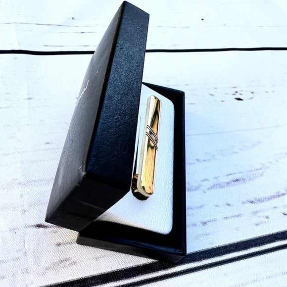 Like New Tie Clip in Vintage Yves Saint Laurent Box YSL - Picture 4 of 14